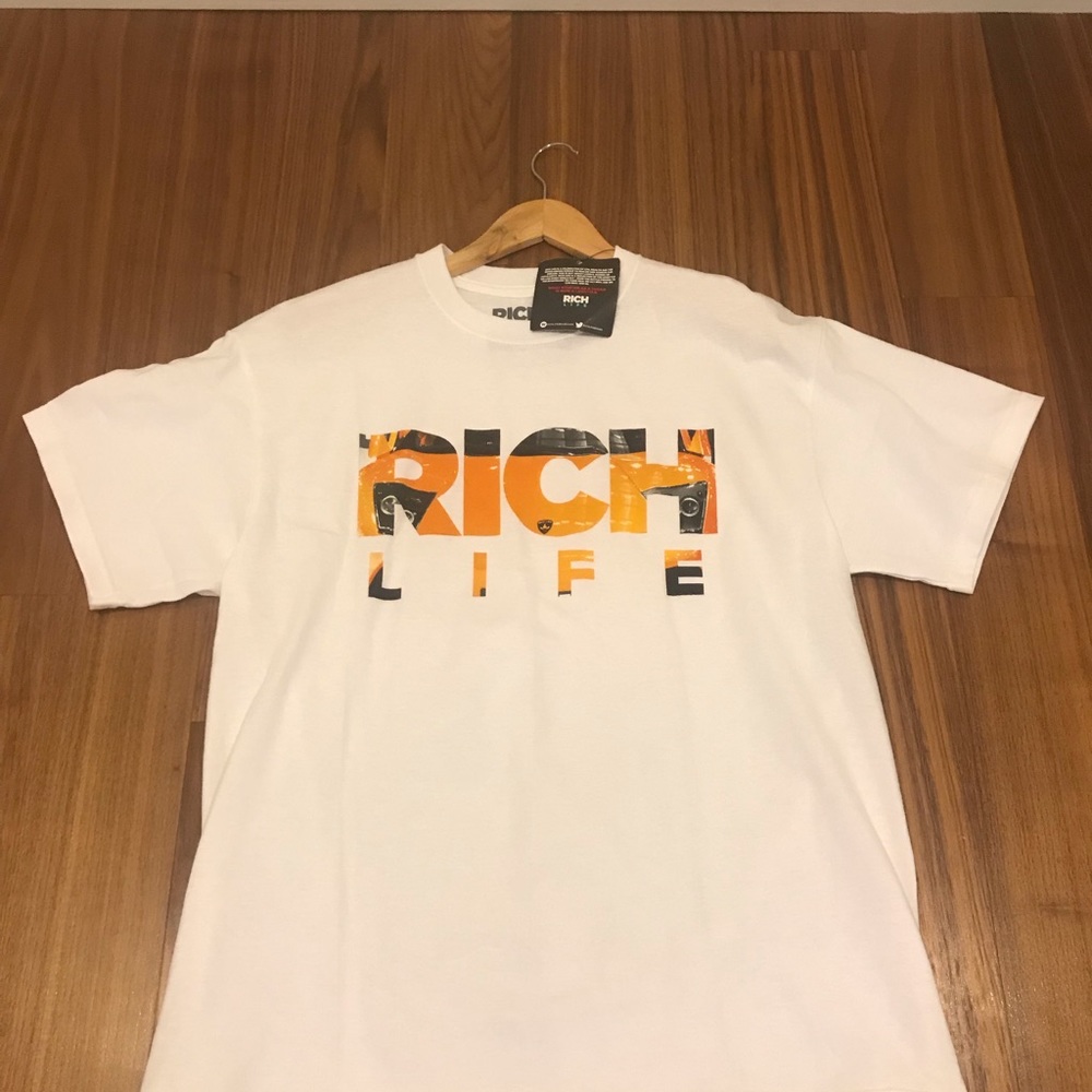Tee shirt